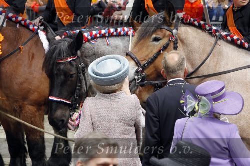 Wemeldinge/Middelburg  30 april 2010
Koningin Beatrix Prins Willem Alexander Prinses Maxima Prins Friso Prinses mabel Wisse Smit Prins Constantijn Prinses laurentien Pieter v Vollenhoven Prinses Margriet Prins Bernhard jr en Prinses Annette Prins Pieter Christiaan Prinses Anita Prins Floris en Prinses Aimee vieren koninginnedag.
Peter Smulders bv