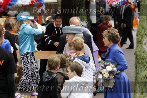 Wemeldinge/Middelburg  30 april 2010
Koningin Beatrix Prins Willem Alexander Prinses Maxima Prins Friso Prinses mabel Wisse Smit Prins Constantijn Prinses laurentien Pieter v Vollenhoven Prinses Margriet Prins Bernhard jr en Prinses Annette Prins Pieter Christiaan Prinses Anita Prins Floris en Prinses Aimee vieren koninginnedag.
Peter Smulders bv