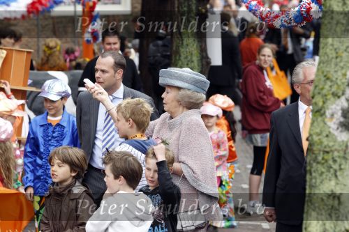Wemeldinge/Middelburg  30 april 2010
Koningin Beatrix Prins Willem Alexander Prinses Maxima Prins Friso Prinses mabel Wisse Smit Prins Constantijn Prinses laurentien Pieter v Vollenhoven Prinses Margriet Prins Bernhard jr en Prinses Annette Prins Pieter Christiaan Prinses Anita Prins Floris en Prinses Aimee vieren koninginnedag.
Peter Smulders bv