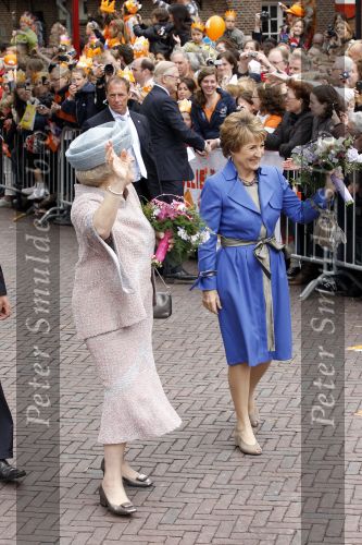 Wemeldinge/Middelburg  30 april 2010
Koningin Beatrix Prins Willem Alexander Prinses Maxima Prins Friso Prinses mabel Wisse Smit Prins Constantijn Prinses laurentien Pieter v Vollenhoven Prinses Margriet Prins Bernhard jr en Prinses Annette Prins Pieter Christiaan Prinses Anita Prins Floris en Prinses Aimee vieren koninginnedag.
Peter Smulders bv