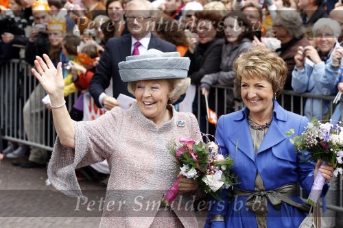 Wemeldinge/Middelburg  30 april 2010
Koningin Beatrix Prins Willem Alexander Prinses Maxima Prins Friso Prinses mabel Wisse Smit Prins Constantijn Prinses laurentien Pieter v Vollenhoven Prinses Margriet Prins Bernhard jr en Prinses Annette Prins Pieter Christiaan Prinses Anita Prins Floris en Prinses Aimee vieren koninginnedag.
Peter Smulders bv