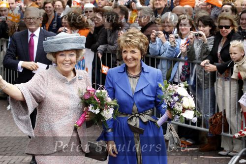 Wemeldinge/Middelburg  30 april 2010
Koningin Beatrix Prins Willem Alexander Prinses Maxima Prins Friso Prinses mabel Wisse Smit Prins Constantijn Prinses laurentien Pieter v Vollenhoven Prinses Margriet Prins Bernhard jr en Prinses Annette Prins Pieter Christiaan Prinses Anita Prins Floris en Prinses Aimee vieren koninginnedag.
Peter Smulders bv