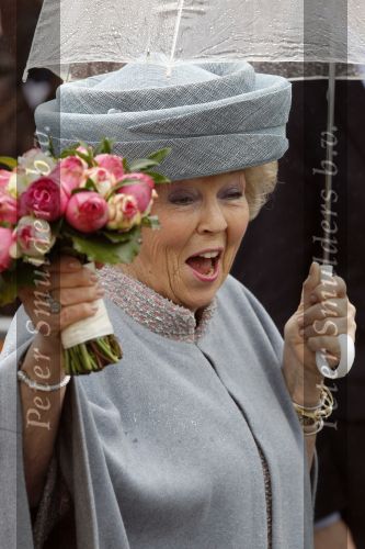 Wemeldinge/Middelburg  30 april 2010
Koningin Beatrix Prins Willem Alexander Prinses Maxima Prins Friso Prinses mabel Wisse Smit Prins Constantijn Prinses laurentien Pieter v Vollenhoven Prinses Margriet Prins Bernhard jr en Prinses Annette Prins Pieter Christiaan Prinses Anita Prins Floris en Prinses Aimee vieren koninginnedag.
Peter Smulders bv