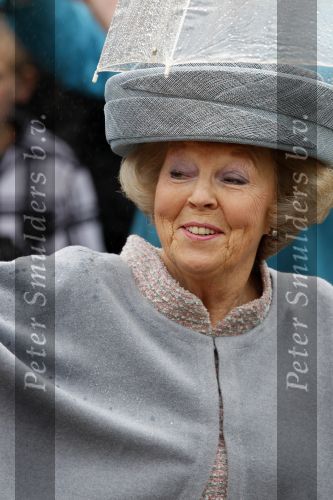 Wemeldinge/Middelburg  30 april 2010
Koningin Beatrix Prins Willem Alexander Prinses Maxima Prins Friso Prinses mabel Wisse Smit Prins Constantijn Prinses laurentien Pieter v Vollenhoven Prinses Margriet Prins Bernhard jr en Prinses Annette Prins Pieter Christiaan Prinses Anita Prins Floris en Prinses Aimee vieren koninginnedag.
Peter Smulders bv