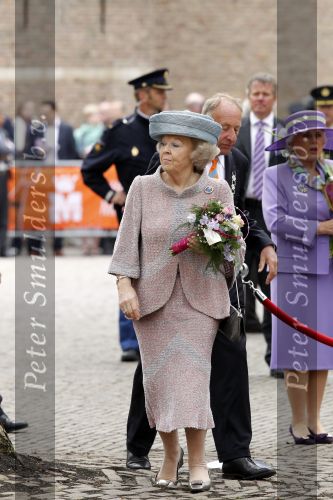Wemeldinge/Middelburg  30 april 2010
Koningin Beatrix Prins Willem Alexander Prinses Maxima Prins Friso Prinses mabel Wisse Smit Prins Constantijn Prinses laurentien Pieter v Vollenhoven Prinses Margriet Prins Bernhard jr en Prinses Annette Prins Pieter Christiaan Prinses Anita Prins Floris en Prinses Aimee vieren koninginnedag.
Peter Smulders bv