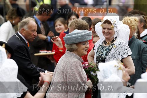 Wemeldinge/Middelburg  30 april 2010
Koningin Beatrix Prins Willem Alexander Prinses Maxima Prins Friso Prinses mabel Wisse Smit Prins Constantijn Prinses laurentien Pieter v Vollenhoven Prinses Margriet Prins Bernhard jr en Prinses Annette Prins Pieter Christiaan Prinses Anita Prins Floris en Prinses Aimee vieren koninginnedag.
Peter Smulders bv