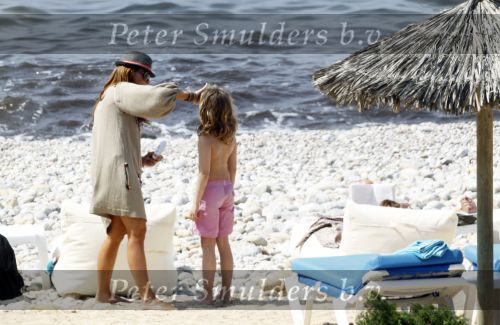 Ibiza 2 mei 2010
Marco Borsato met Leontine Borsato Luca Jada Senna en moeder Mary Borsato op vakantie op ibiza.
Peter Smulders bv