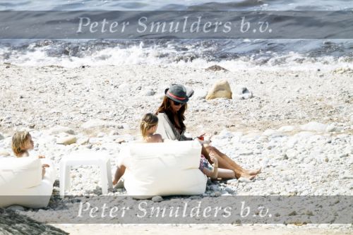 Ibiza 2 mei 2010
Marco Borsato met Leontien Luca Jada Senna en moeder Mary Borsato op vakantie op ibiza.
Peter Smulders bv