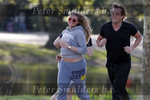 Amsterdam 23 april 2010
Lieke v Lexmond en haar nieuwe vriend Jeroen Kool hard aan het lopen in het Vondelpark.
Peter Smulder bv