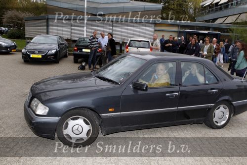 Laren 19 april 2010
Presentatie boek en de 85 e verjaardag van Johnny Kraaijkamp sr in het Rosa Spier huis. maarten Spanjer brengt rijk de gooijer met auto
Peter Smulders bv