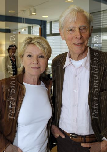 Laren 19 april 2010
Presentatie boek en de 85 e verjaardag van Johnny Kraaijkamp sr in het Rosa Spier huis. Martine Bijl en Berend Boudewijn
Peter Smulders bv