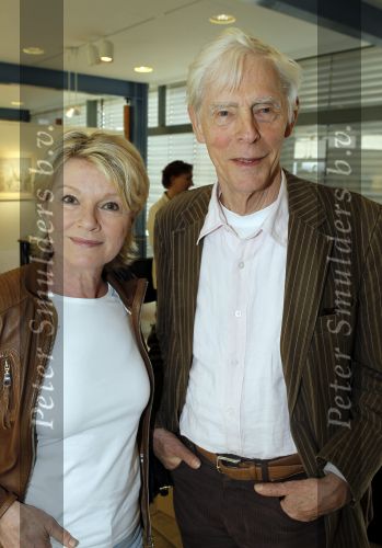 Laren 19 april 2010
Presentatie boek en de 85 e verjaardag van Johnny Kraaijkamp sr in het Rosa Spier huis. Martine Bijl en Berend Boudewijn
Peter Smulders bv