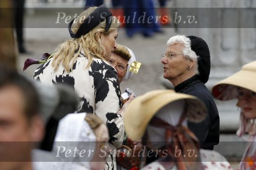 Wemeldinge/Middelburg  30 april 2010
Koningin Beatrix Prins Willem Alexander Prinses Maxima Prins Friso Prinses mabel Wisse Smit Prins Constantijn Prinses laurentien Pieter v Vollenhoven Prinses Margriet Prins Bernhard jr en Prinses Annette Prins Pieter Christiaan Prinses Anita Prins Floris en Prinses Aimee vieren koninginnedag.
Peter Smulders bv