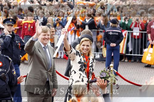 Wemeldinge/Middelburg  30 april 2010
Koningin Beatrix Prins Willem Alexander Prinses Maxima Prins Friso Prinses mabel Wisse Smit Prins Constantijn Prinses laurentien Pieter v Vollenhoven Prinses Margriet Prins Bernhard jr en Prinses Annette Prins Pieter Christiaan Prinses Anita Prins Floris en Prinses Aimee vieren koninginnedag.
Peter Smulders bv