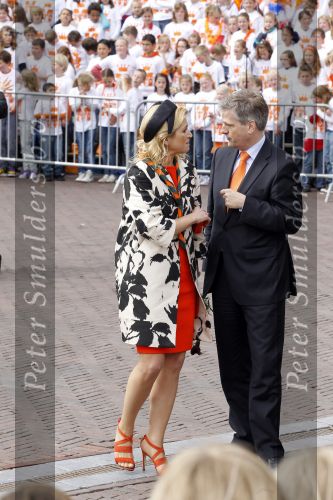 Wemeldinge/Middelburg  30 april 2010
Koningin Beatrix Prins Willem Alexander Prinses Maxima Prins Friso Prinses mabel Wisse Smit Prins Constantijn Prinses laurentien Pieter v Vollenhoven Prinses Margriet Prins Bernhard jr en Prinses Annette Prins Pieter Christiaan Prinses Anita Prins Floris en Prinses Aimee vieren koninginnedag.
Peter Smulders bv