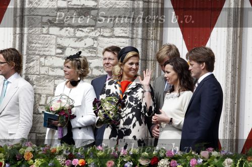Wemeldinge/Middelburg  30 april 2010
Koningin Beatrix Prins Willem Alexander Prinses Maxima Prins Friso Prinses mabel Wisse Smit Prins Constantijn Prinses laurentien Pieter v Vollenhoven Prinses Margriet Prins Bernhard jr en Prinses Annette Prins Pieter Christiaan Prinses Anita Prins Floris en Prinses Aimee vieren koninginnedag.
Peter Smulders bv