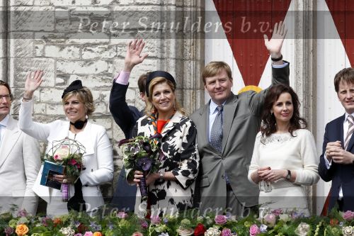 Wemeldinge/Middelburg  30 april 2010
Koningin Beatrix Prins Willem Alexander Prinses Maxima Prins Friso Prinses mabel Wisse Smit Prins Constantijn Prinses laurentien Pieter v Vollenhoven Prinses Margriet Prins Bernhard jr en Prinses Annette Prins Pieter Christiaan Prinses Anita Prins Floris en Prinses Aimee vieren koninginnedag.
Peter Smulders bv