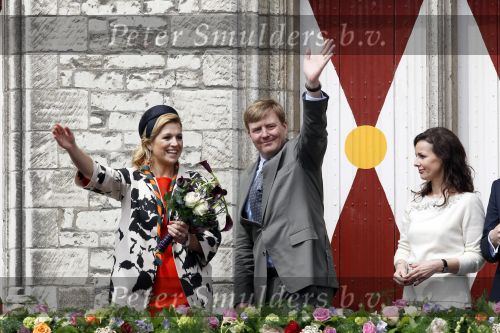 Wemeldinge/Middelburg  30 april 2010
Koningin Beatrix Prins Willem Alexander Prinses Maxima Prins Friso Prinses mabel Wisse Smit Prins Constantijn Prinses laurentien Pieter v Vollenhoven Prinses Margriet Prins Bernhard jr en Prinses Annette Prins Pieter Christiaan Prinses Anita Prins Floris en Prinses Aimee vieren koninginnedag.
Peter Smulders bv