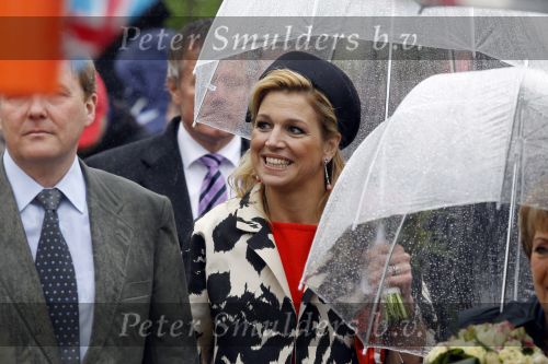 Wemeldinge/Middelburg  30 april 2010
Koningin Beatrix Prins Willem Alexander Prinses Maxima Prins Friso Prinses mabel Wisse Smit Prins Constantijn Prinses laurentien Pieter v Vollenhoven Prinses Margriet Prins Bernhard jr en Prinses Annette Prins Pieter Christiaan Prinses Anita Prins Floris en Prinses Aimee vieren koninginnedag.
Peter Smulders bv