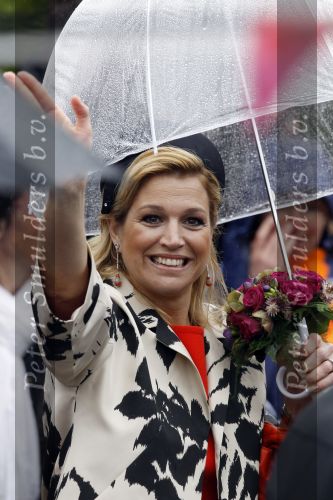 Wemeldinge/Middelburg  30 april 2010
Koningin Beatrix Prins Willem Alexander Prinses Maxima Prins Friso Prinses mabel Wisse Smit Prins Constantijn Prinses laurentien Pieter v Vollenhoven Prinses Margriet Prins Bernhard jr en Prinses Annette Prins Pieter Christiaan Prinses Anita Prins Floris en Prinses Aimee vieren koninginnedag.
Peter Smulders bv