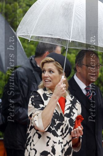 Wemeldinge/Middelburg  30 april 2010
Koningin Beatrix Prins Willem Alexander Prinses Maxima Prins Friso Prinses mabel Wisse Smit Prins Constantijn Prinses laurentien Pieter v Vollenhoven Prinses Margriet Prins Bernhard jr en Prinses Annette Prins Pieter Christiaan Prinses Anita Prins Floris en Prinses Aimee vieren koninginnedag.
Peter Smulders bv