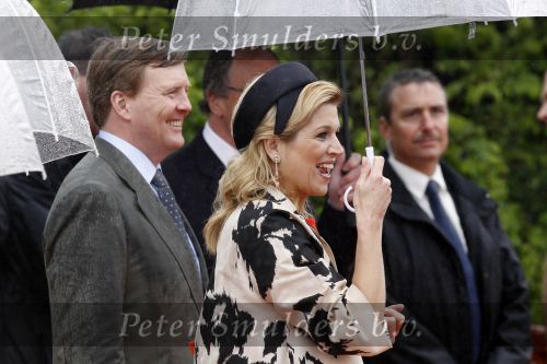 Wemeldinge/Middelburg  30 april 2010
Koningin Beatrix Prins Willem Alexander Prinses Maxima Prins Friso Prinses mabel Wisse Smit Prins Constantijn Prinses laurentien Pieter v Vollenhoven Prinses Margriet Prins Bernhard jr en Prinses Annette Prins Pieter Christiaan Prinses Anita Prins Floris en Prinses Aimee vieren koninginnedag.
Peter Smulders bv
