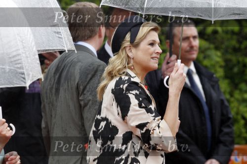 Wemeldinge/Middelburg  30 april 2010
Koningin Beatrix Prins Willem Alexander Prinses Maxima Prins Friso Prinses mabel Wisse Smit Prins Constantijn Prinses laurentien Pieter v Vollenhoven Prinses Margriet Prins Bernhard jr en Prinses Annette Prins Pieter Christiaan Prinses Anita Prins Floris en Prinses Aimee vieren koninginnedag.
Peter Smulders bv