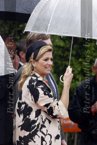 Wemeldinge/Middelburg  30 april 2010
Koningin Beatrix Prins Willem Alexander Prinses Maxima Prins Friso Prinses mabel Wisse Smit Prins Constantijn Prinses laurentien Pieter v Vollenhoven Prinses Margriet Prins Bernhard jr en Prinses Annette Prins Pieter Christiaan Prinses Anita Prins Floris en Prinses Aimee vieren koninginnedag.
Peter Smulders bv