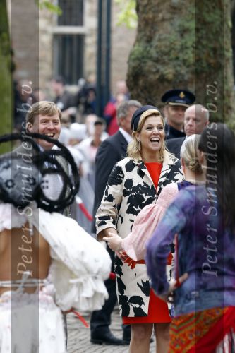 Wemeldinge/Middelburg  30 april 2010
Koningin Beatrix Prins Willem Alexander Prinses Maxima Prins Friso Prinses mabel Wisse Smit Prins Constantijn Prinses laurentien Pieter v Vollenhoven Prinses Margriet Prins Bernhard jr en Prinses Annette Prins Pieter Christiaan Prinses Anita Prins Floris en Prinses Aimee vieren koninginnedag.
Peter Smulders bv