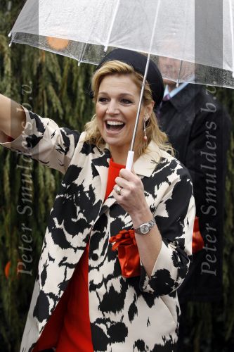 Wemeldinge/Middelburg  30 april 2010
Koningin Beatrix Prins Willem Alexander Prinses Maxima Prins Friso Prinses mabel Wisse Smit Prins Constantijn Prinses laurentien Pieter v Vollenhoven Prinses Margriet Prins Bernhard jr en Prinses Annette Prins Pieter Christiaan Prinses Anita Prins Floris en Prinses Aimee vieren koninginnedag.
Peter Smulders bv