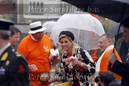 Wemeldinge/Middelburg  30 april 2010
Koningin Beatrix Prins Willem Alexander Prinses Maxima Prins Friso Prinses mabel Wisse Smit Prins Constantijn Prinses laurentien Pieter v Vollenhoven Prinses Margriet Prins Bernhard jr en Prinses Annette Prins Pieter Christiaan Prinses Anita Prins Floris en Prinses Aimee vieren koninginnedag.
Peter Smulders bv