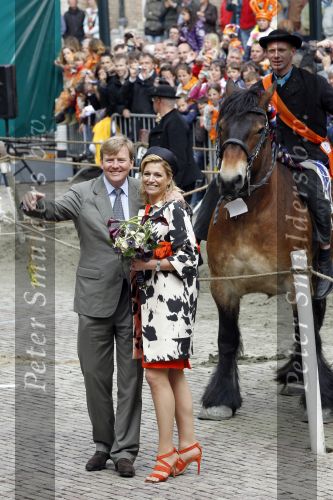 Wemeldinge/Middelburg  30 april 2010
Koningin Beatrix Prins Willem Alexander Prinses Maxima Prins Friso Prinses mabel Wisse Smit Prins Constantijn Prinses laurentien Pieter v Vollenhoven Prinses Margriet Prins Bernhard jr en Prinses Annette Prins Pieter Christiaan Prinses Anita Prins Floris en Prinses Aimee vieren koninginnedag.
Peter Smulders bv