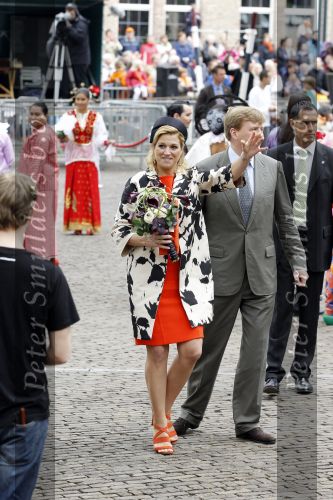 Wemeldinge/Middelburg  30 april 2010
Koningin Beatrix Prins Willem Alexander Prinses Maxima Prins Friso Prinses mabel Wisse Smit Prins Constantijn Prinses laurentien Pieter v Vollenhoven Prinses Margriet Prins Bernhard jr en Prinses Annette Prins Pieter Christiaan Prinses Anita Prins Floris en Prinses Aimee vieren koninginnedag.
Peter Smulders bv