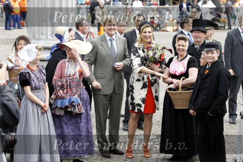 Wemeldinge/Middelburg  30 april 2010
Koningin Beatrix Prins Willem Alexander Prinses Maxima Prins Friso Prinses mabel Wisse Smit Prins Constantijn Prinses laurentien Pieter v Vollenhoven Prinses Margriet Prins Bernhard jr en Prinses Annette Prins Pieter Christiaan Prinses Anita Prins Floris en Prinses Aimee vieren koninginnedag.
Peter Smulders bv