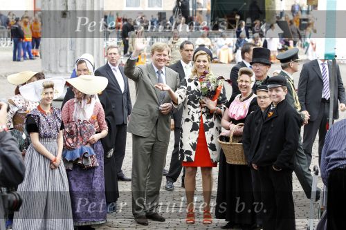 Wemeldinge/Middelburg  30 april 2010
Koningin Beatrix Prins Willem Alexander Prinses Maxima Prins Friso Prinses mabel Wisse Smit Prins Constantijn Prinses laurentien Pieter v Vollenhoven Prinses Margriet Prins Bernhard jr en Prinses Annette Prins Pieter Christiaan Prinses Anita Prins Floris en Prinses Aimee vieren koninginnedag.
Peter Smulders bv