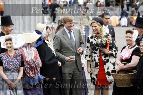 Wemeldinge/Middelburg  30 april 2010
Koningin Beatrix Prins Willem Alexander Prinses Maxima Prins Friso Prinses mabel Wisse Smit Prins Constantijn Prinses laurentien Pieter v Vollenhoven Prinses Margriet Prins Bernhard jr en Prinses Annette Prins Pieter Christiaan Prinses Anita Prins Floris en Prinses Aimee vieren koninginnedag.
Peter Smulders bv