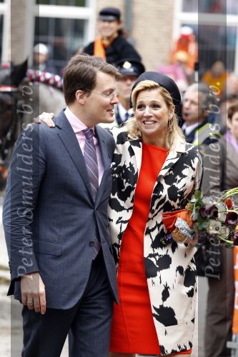 Wemeldinge/Middelburg  30 april 2010
Koningin Beatrix Prins Willem Alexander Prinses Maxima Prins Friso Prinses mabel Wisse Smit Prins Constantijn Prinses laurentien Pieter v Vollenhoven Prinses Margriet Prins Bernhard jr en Prinses Annette Prins Pieter Christiaan Prinses Anita Prins Floris en Prinses Aimee vieren koninginnedag.
Peter Smulders bv