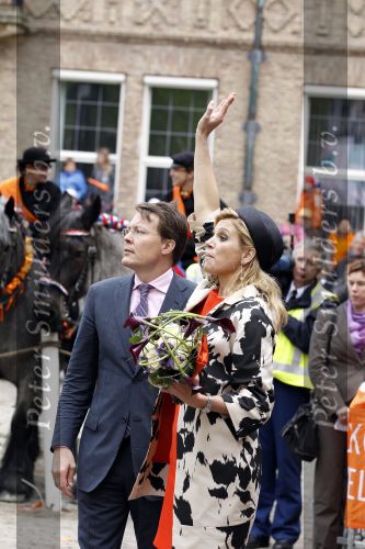 Wemeldinge/Middelburg  30 april 2010
Koningin Beatrix Prins Willem Alexander Prinses Maxima Prins Friso Prinses mabel Wisse Smit Prins Constantijn Prinses laurentien Pieter v Vollenhoven Prinses Margriet Prins Bernhard jr en Prinses Annette Prins Pieter Christiaan Prinses Anita Prins Floris en Prinses Aimee vieren koninginnedag.
Peter Smulders bv