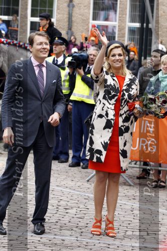 Wemeldinge/Middelburg  30 april 2010
Koningin Beatrix Prins Willem Alexander Prinses Maxima Prins Friso Prinses mabel Wisse Smit Prins Constantijn Prinses laurentien Pieter v Vollenhoven Prinses Margriet Prins Bernhard jr en Prinses Annette Prins Pieter Christiaan Prinses Anita Prins Floris en Prinses Aimee vieren koninginnedag.
Peter Smulders bv
