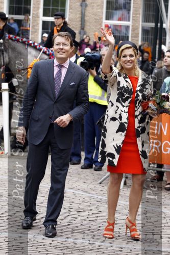 Wemeldinge/Middelburg  30 april 2010
Koningin Beatrix Prins Willem Alexander Prinses Maxima Prins Friso Prinses mabel Wisse Smit Prins Constantijn Prinses laurentien Pieter v Vollenhoven Prinses Margriet Prins Bernhard jr en Prinses Annette Prins Pieter Christiaan Prinses Anita Prins Floris en Prinses Aimee vieren koninginnedag.
Peter Smulders bv