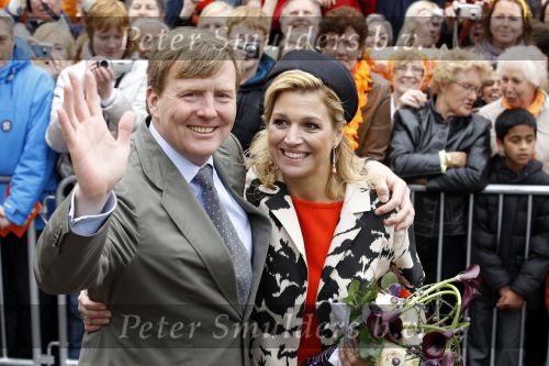 Wemeldinge/Middelburg  30 april 2010
Koningin Beatrix Prins Willem Alexander Prinses Maxima Prins Friso Prinses mabel Wisse Smit Prins Constantijn Prinses laurentien Pieter v Vollenhoven Prinses Margriet Prins Bernhard jr en Prinses Annette Prins Pieter Christiaan Prinses Anita Prins Floris en Prinses Aimee vieren koninginnedag.
Peter Smulders bv