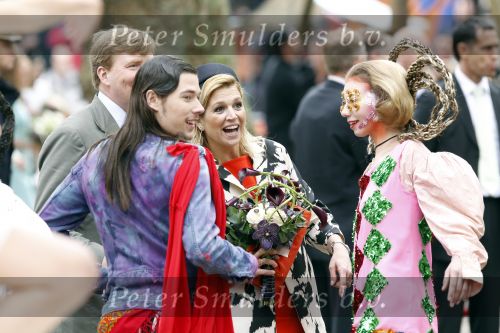 Wemeldinge/Middelburg  30 april 2010
Koningin Beatrix Prins Willem Alexander Prinses Maxima Prins Friso Prinses mabel Wisse Smit Prins Constantijn Prinses laurentien Pieter v Vollenhoven Prinses Margriet Prins Bernhard jr en Prinses Annette Prins Pieter Christiaan Prinses Anita Prins Floris en Prinses Aimee vieren koninginnedag.
Peter Smulders bv