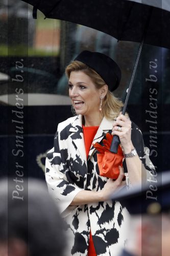 Wemeldinge/Middelburg  30 april 2010
Koningin Beatrix Prins Willem Alexander Prinses Maxima Prins Friso Prinses mabel Wisse Smit Prins Constantijn Prinses laurentien Pieter v Vollenhoven Prinses Margriet Prins Bernhard jr en Prinses Annette Prins Pieter Christiaan Prinses Anita Prins Floris en Prinses Aimee vieren koninginnedag.
Peter Smulders bv