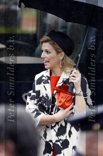 Wemeldinge/Middelburg  30 april 2010
Koningin Beatrix Prins Willem Alexander Prinses Maxima Prins Friso Prinses mabel Wisse Smit Prins Constantijn Prinses laurentien Pieter v Vollenhoven Prinses Margriet Prins Bernhard jr en Prinses Annette Prins Pieter Christiaan Prinses Anita Prins Floris en Prinses Aimee vieren koninginnedag.
Peter Smulders bv