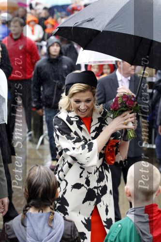 Wemeldinge/Middelburg  30 april 2010
Koningin Beatrix Prins Willem Alexander Prinses Maxima Prins Friso Prinses mabel Wisse Smit Prins Constantijn Prinses laurentien Pieter v Vollenhoven Prinses Margriet Prins Bernhard jr en Prinses Annette Prins Pieter Christiaan Prinses Anita Prins Floris en Prinses Aimee vieren koninginnedag.
Peter Smulders bv