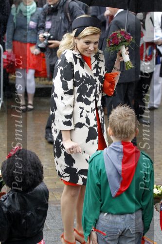 Wemeldinge/Middelburg  30 april 2010
Koningin Beatrix Prins Willem Alexander Prinses Maxima Prins Friso Prinses mabel Wisse Smit Prins Constantijn Prinses laurentien Pieter v Vollenhoven Prinses Margriet Prins Bernhard jr en Prinses Annette Prins Pieter Christiaan Prinses Anita Prins Floris en Prinses Aimee vieren koninginnedag.
Peter Smulders bv