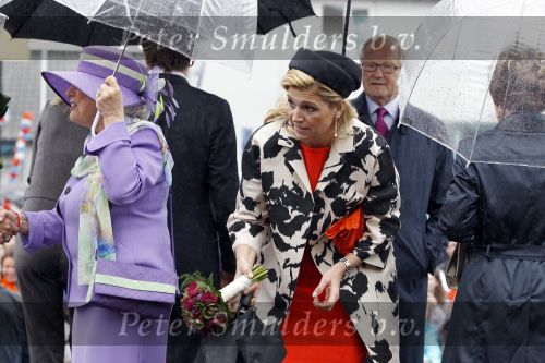 Wemeldinge/Middelburg  30 april 2010
Koningin Beatrix Prins Willem Alexander Prinses Maxima Prins Friso Prinses mabel Wisse Smit Prins Constantijn Prinses laurentien Pieter v Vollenhoven Prinses Margriet Prins Bernhard jr en Prinses Annette Prins Pieter Christiaan Prinses Anita Prins Floris en Prinses Aimee vieren koninginnedag.
Peter Smulders bv