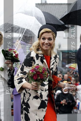 Wemeldinge/Middelburg  30 april 2010
Koningin Beatrix Prins Willem Alexander Prinses Maxima Prins Friso Prinses mabel Wisse Smit Prins Constantijn Prinses laurentien Pieter v Vollenhoven Prinses Margriet Prins Bernhard jr en Prinses Annette Prins Pieter Christiaan Prinses Anita Prins Floris en Prinses Aimee vieren koninginnedag.
Peter Smulders bv