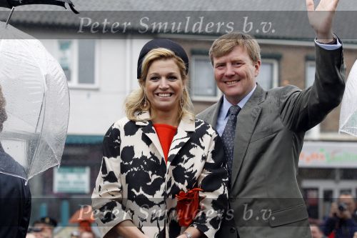 Wemeldinge/Middelburg  30 april 2010
Koningin Beatrix Prins Willem Alexander Prinses Maxima Prins Friso Prinses mabel Wisse Smit Prins Constantijn Prinses laurentien Pieter v Vollenhoven Prinses Margriet Prins Bernhard jr en Prinses Annette Prins Pieter Christiaan Prinses Anita Prins Floris en Prinses Aimee vieren koninginnedag.
Peter Smulders bv