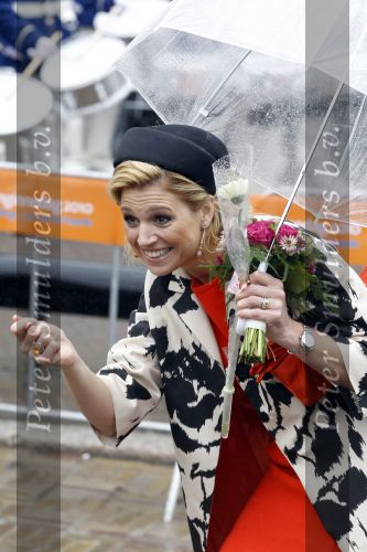 Wemeldinge/Middelburg  30 april 2010
Koningin Beatrix Prins Willem Alexander Prinses Maxima Prins Friso Prinses mabel Wisse Smit Prins Constantijn Prinses laurentien Pieter v Vollenhoven Prinses Margriet Prins Bernhard jr en Prinses Annette Prins Pieter Christiaan Prinses Anita Prins Floris en Prinses Aimee vieren koninginnedag.
Peter Smulders bv